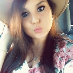 Meet your Posher, Desiree